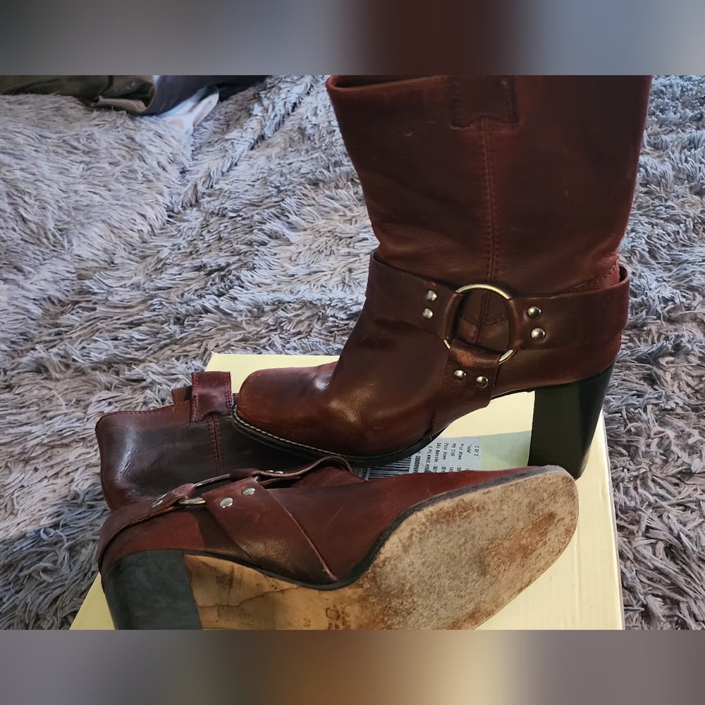 Women's Burgundy Leather Heeled Boots - Picture 5 of 9